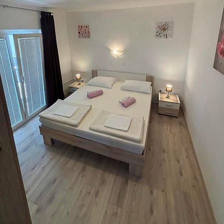 Apartments Lota Starigrad Paklenica Εξωτερικό φωτογραφία