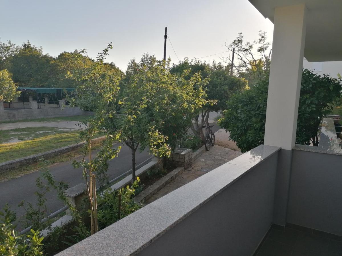 Apartments Lota Starigrad Paklenica Εξωτερικό φωτογραφία