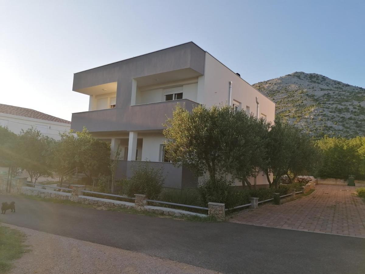 Apartments Lota Starigrad Paklenica Εξωτερικό φωτογραφία