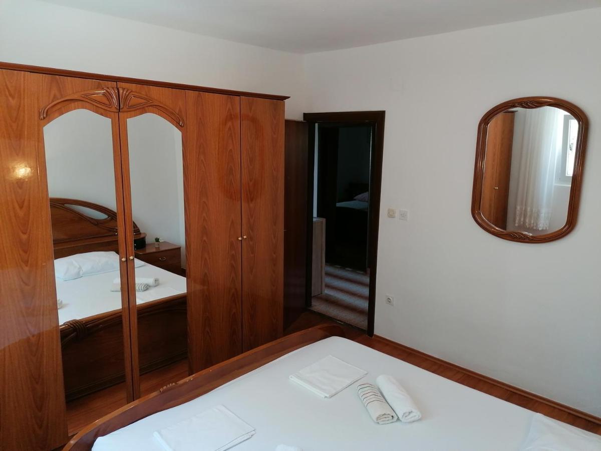 Apartments Lota Starigrad Paklenica Εξωτερικό φωτογραφία