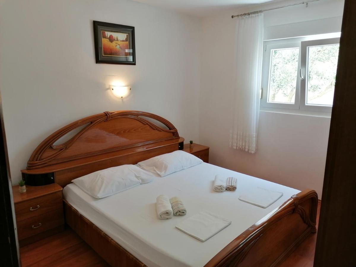 Apartments Lota Starigrad Paklenica Εξωτερικό φωτογραφία