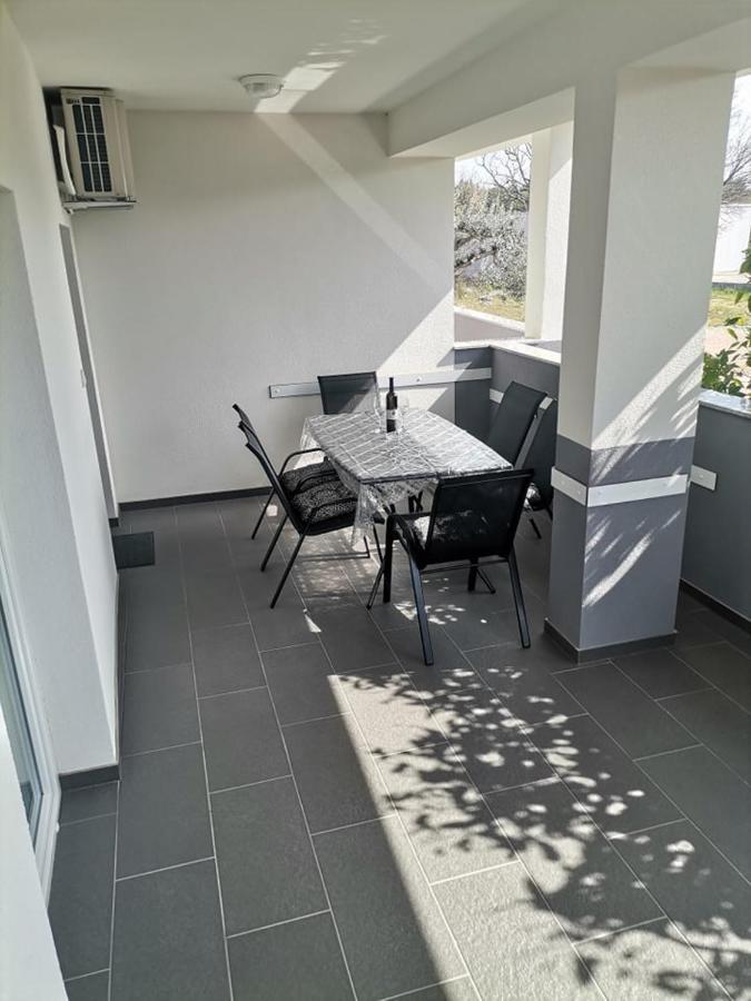 Apartments Lota Starigrad Paklenica Εξωτερικό φωτογραφία