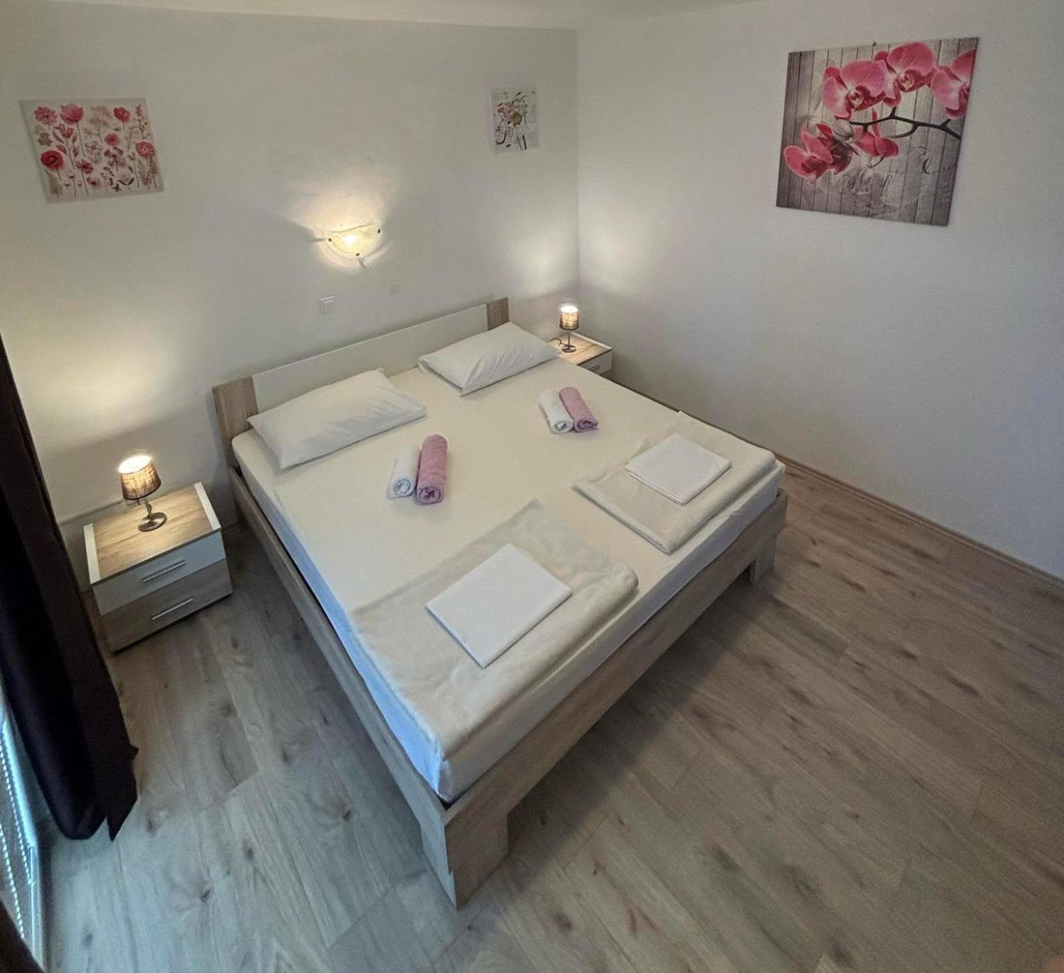 Apartments Lota Starigrad Paklenica Εξωτερικό φωτογραφία