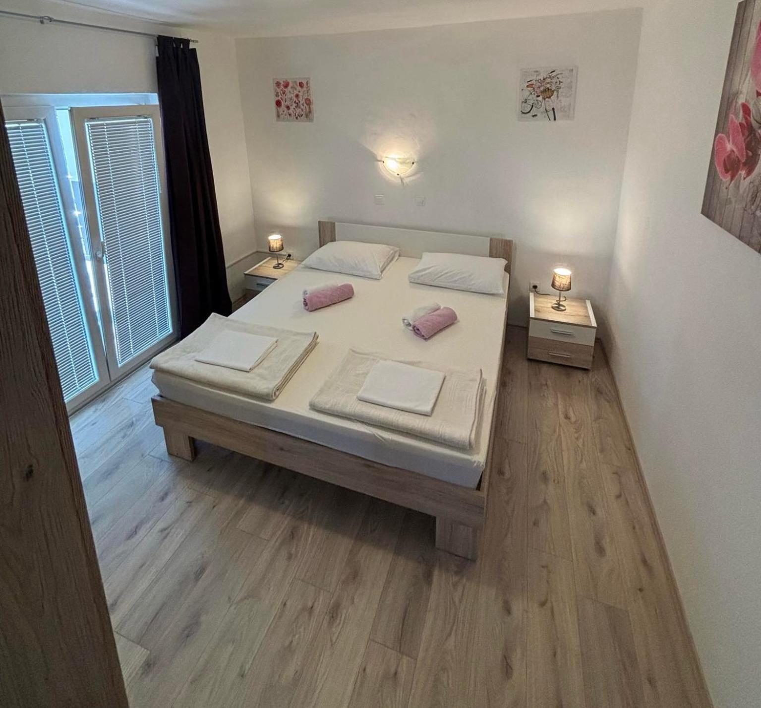 Apartments Lota Starigrad Paklenica Εξωτερικό φωτογραφία