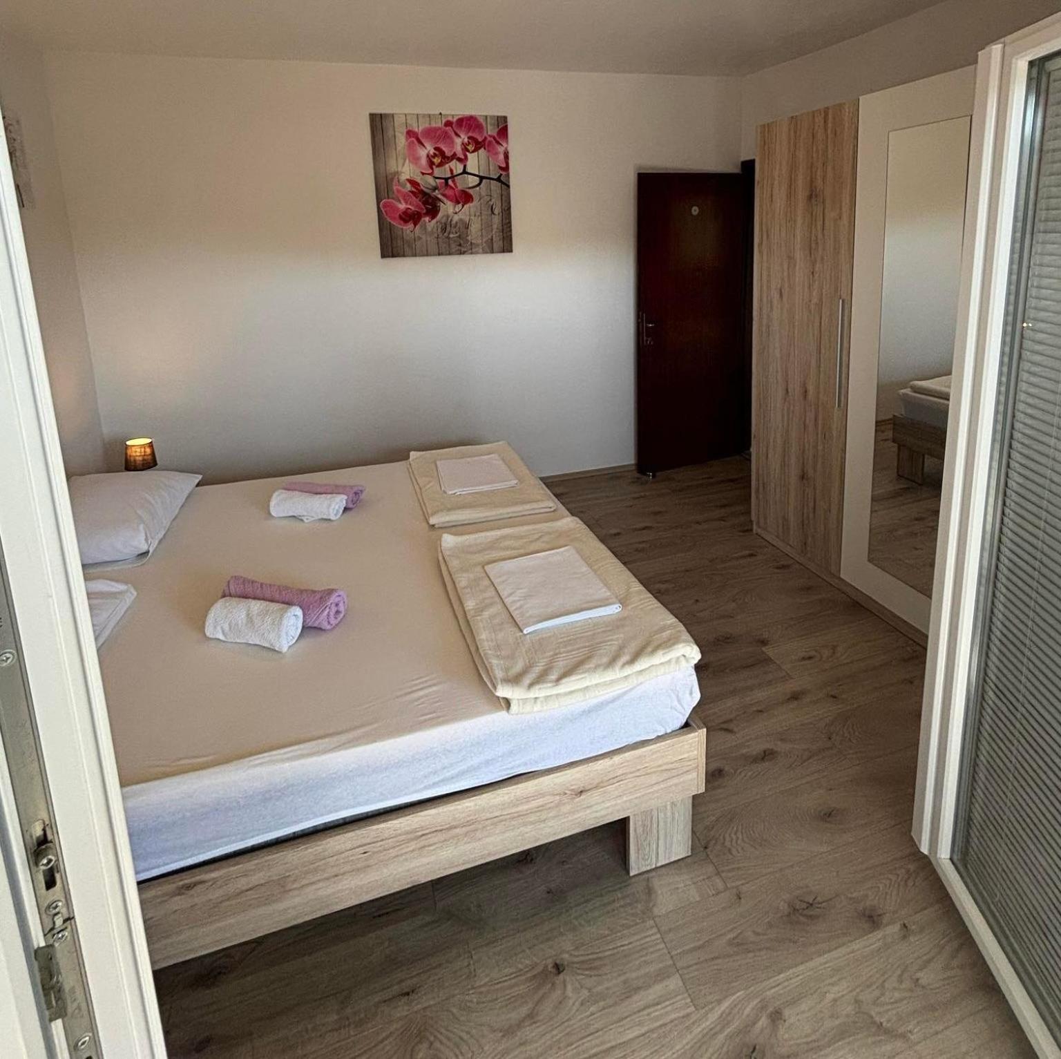 Apartments Lota Starigrad Paklenica Εξωτερικό φωτογραφία