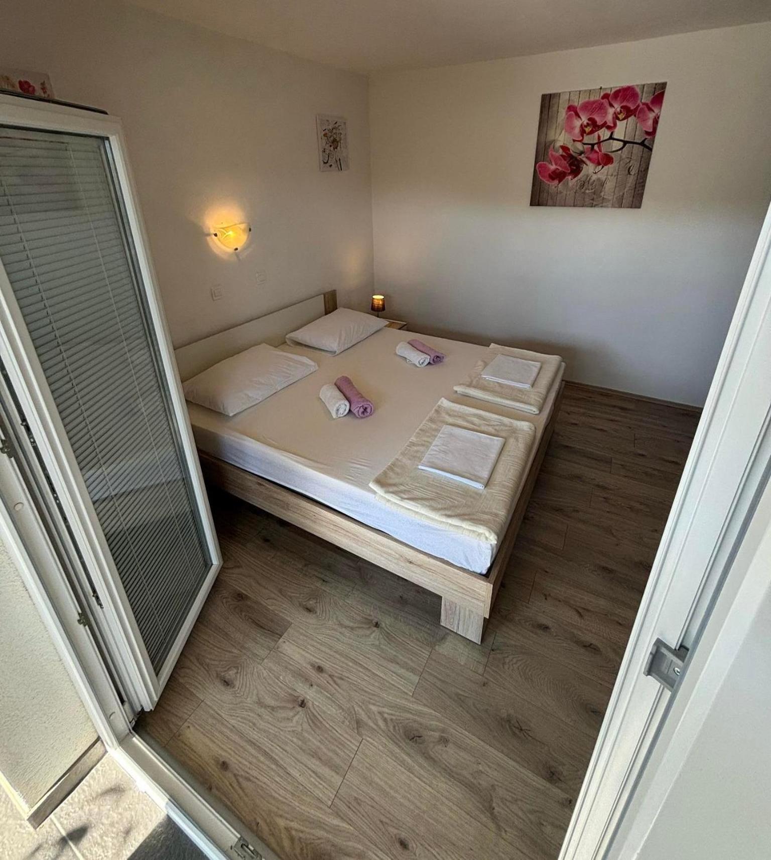 Apartments Lota Starigrad Paklenica Εξωτερικό φωτογραφία